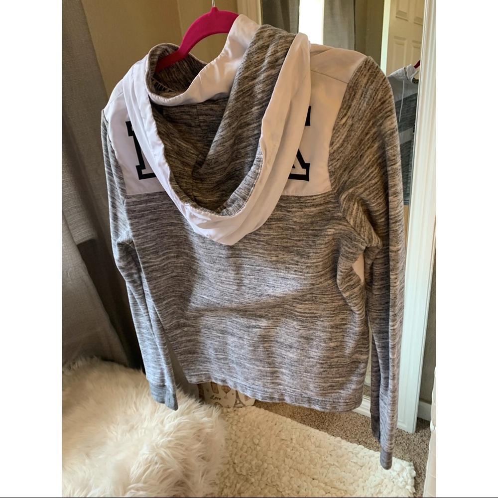 Windbreaker - image 2